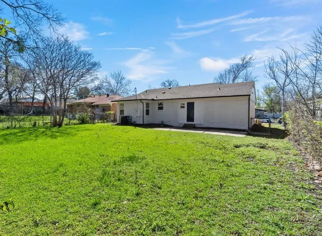a view of a house with a big yard