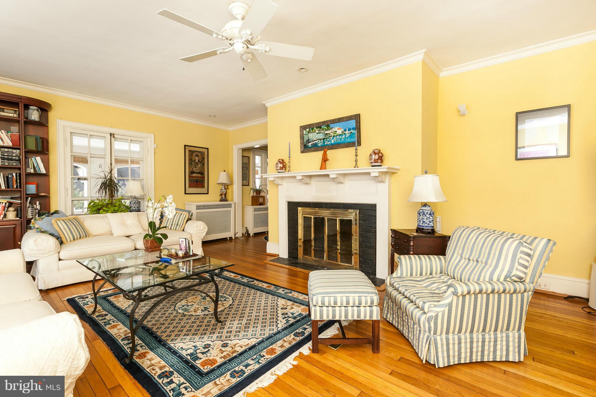 609 Edgevale Road Baltimore, MD 21210 - Photo 8 of 29 Living Room