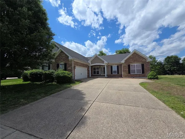 $420,000 | 3406 Chippewa Drive, Belleville, IL 62221