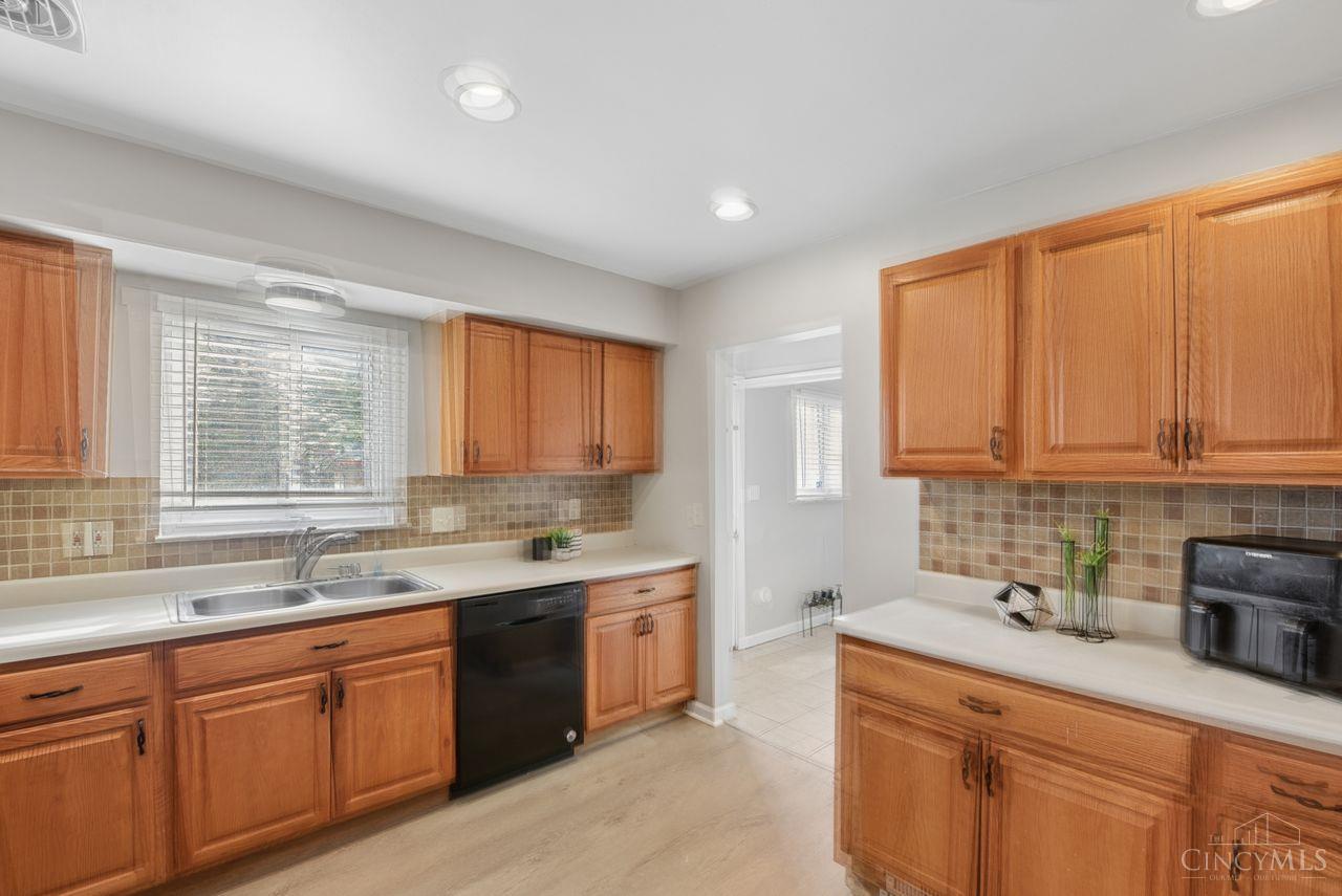 712 Danbury Road Cincinnati, OH 45240 - Photo 14 of 40