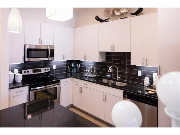 $2,050 | 2901 West 5th Street, Unit 201, Fort Worth, TX 76107