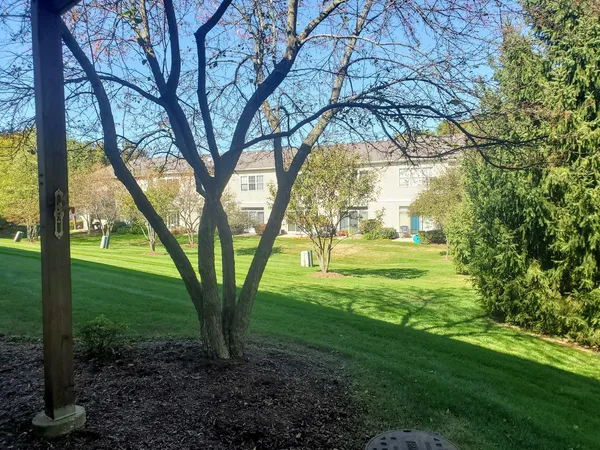 $1,975 | 1236 Brookdale Drive, Unit 1236, Carpentersville, IL 60110