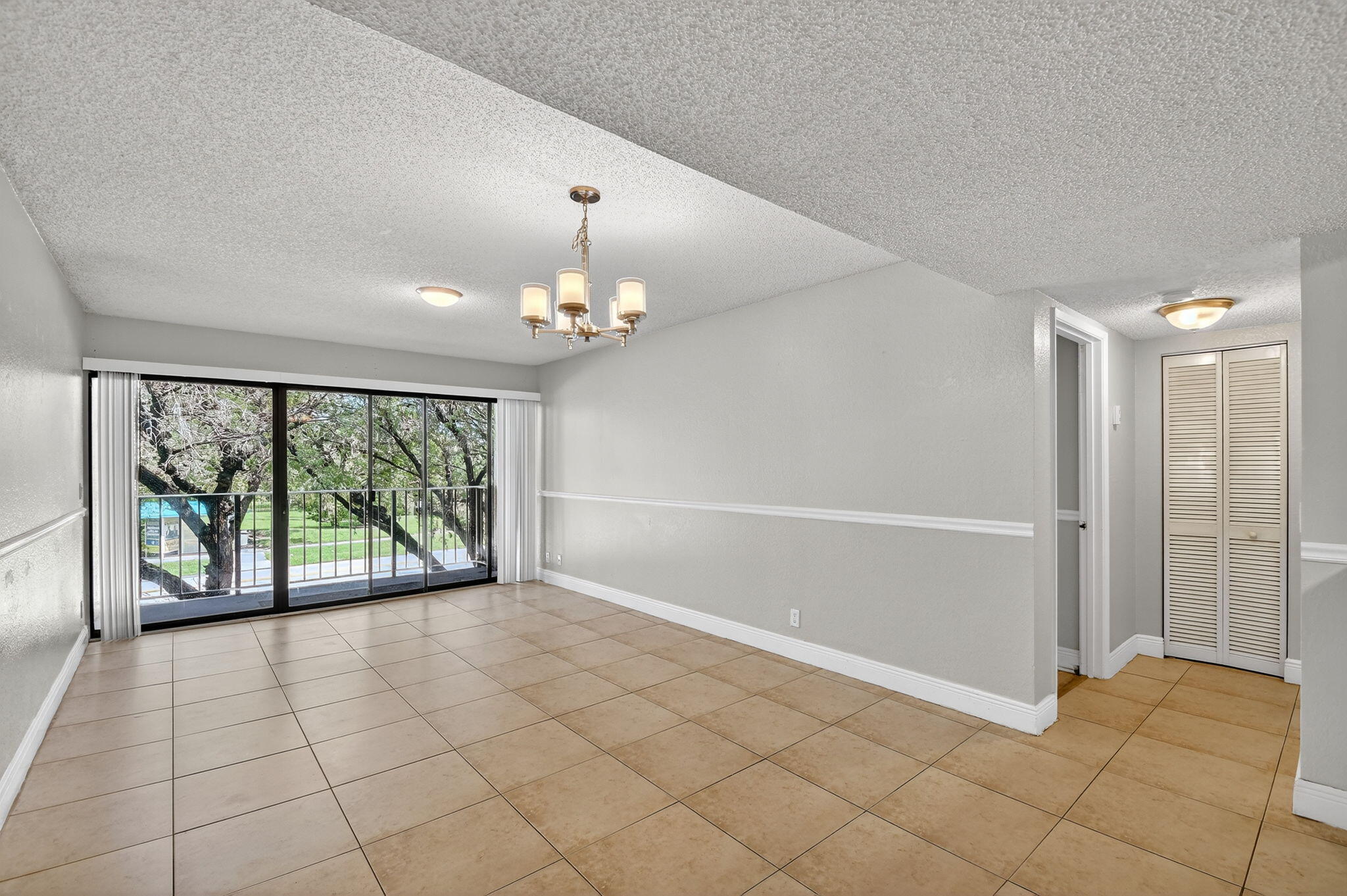 1400 Windorah Way, Unit G West Palm Beach, FL 33411 - Photo 3 of 41 living