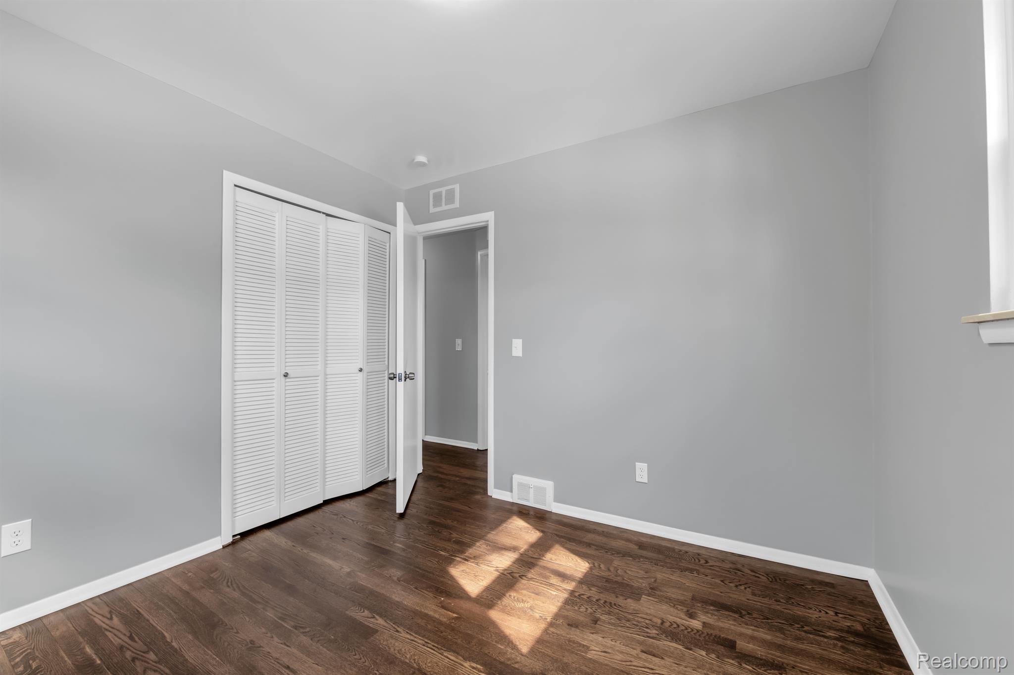 15646 Frazho Road Roseville, MI 48066 - Photo 12 of 25 Gallery Image 12