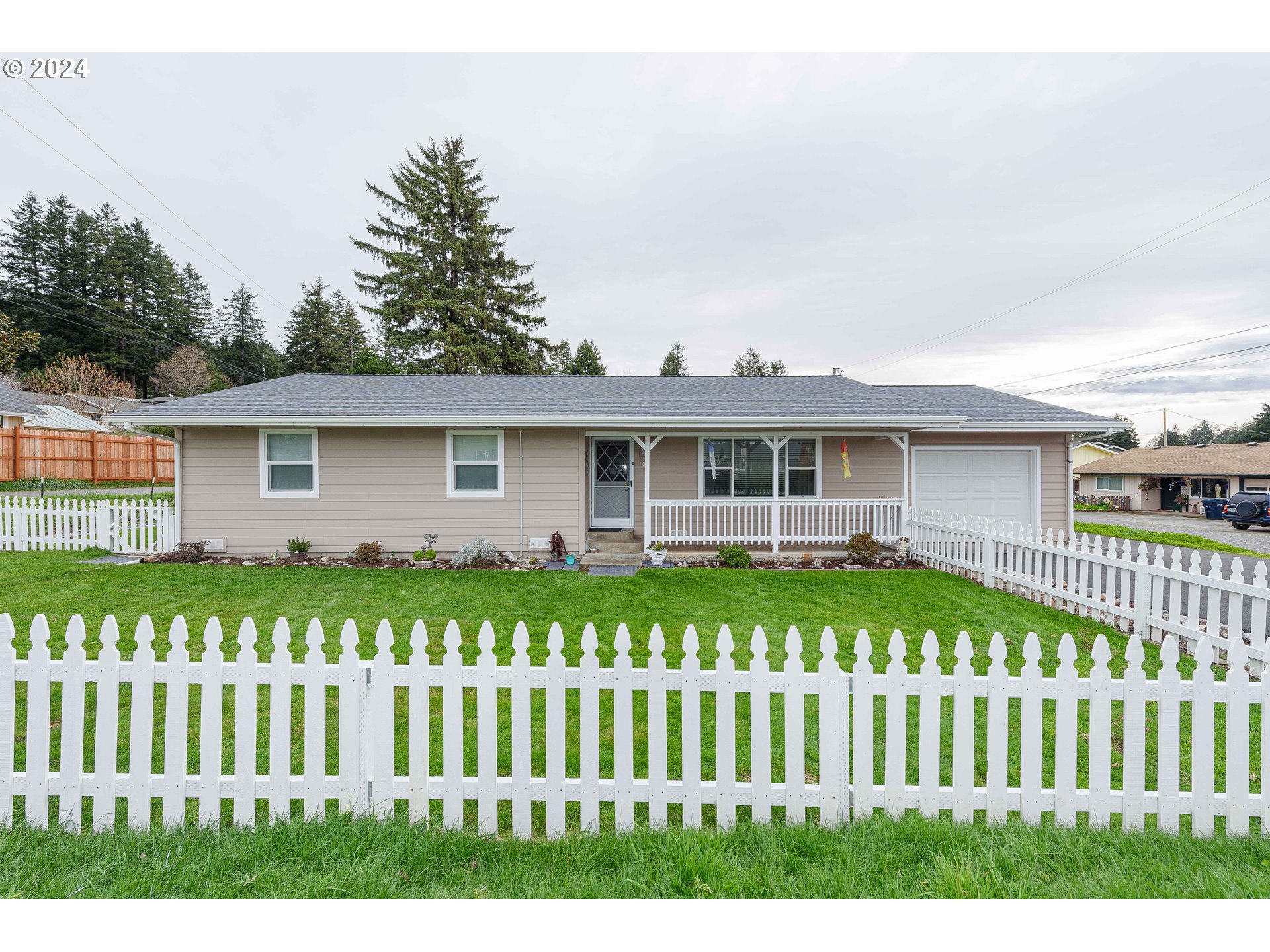 806 Pioneer Road Brookings, OR 97415 - Photo 1 of 42 Gallery Image 1