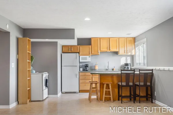 $515,000 | 1399 Woodfield Drive, Zeeland, MI 49464