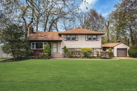 $1,299,000 | 21 Ground Pine Court, Dix Hills, NY 11746