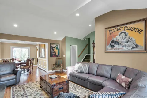 $1,299,000 | 21 Ground Pine Court, Dix Hills, NY 11746