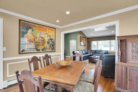 $1,299,000 | 21 Ground Pine Court, Dix Hills, NY 11746