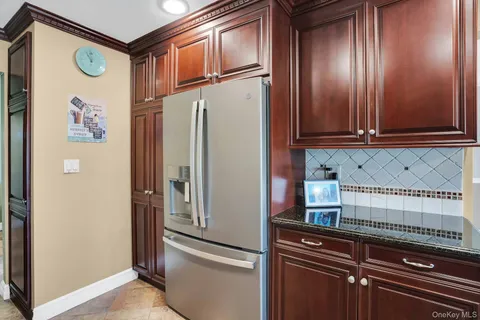 $1,299,000 | 21 Ground Pine Court, Dix Hills, NY 11746