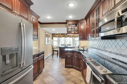 $1,299,000 | 21 Ground Pine Court, Dix Hills, NY 11746