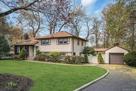$1,299,000 | 21 Ground Pine Court, Dix Hills, NY 11746