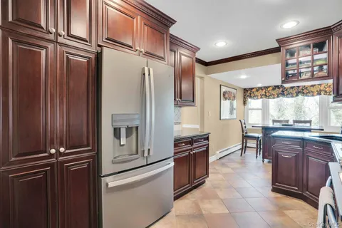 $1,299,000 | 21 Ground Pine Court, Dix Hills, NY 11746