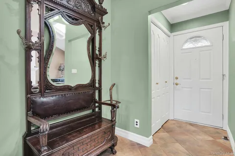 $1,299,000 | 21 Ground Pine Court, Dix Hills, NY 11746