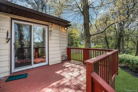 $1,299,000 | 21 Ground Pine Court, Dix Hills, NY 11746