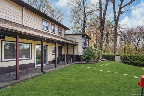 $1,299,000 | 21 Ground Pine Court, Dix Hills, NY 11746