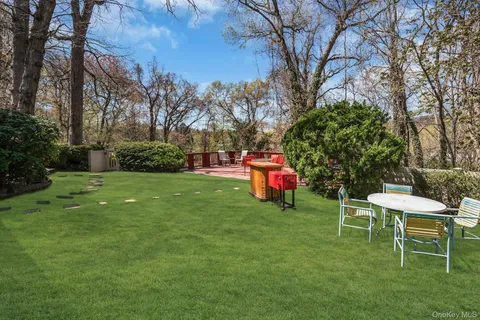 $1,299,000 | 21 Ground Pine Court, Dix Hills, NY 11746