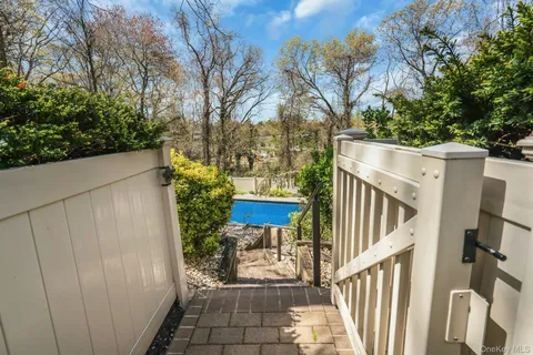$1,299,000 | 21 Ground Pine Court, Dix Hills, NY 11746