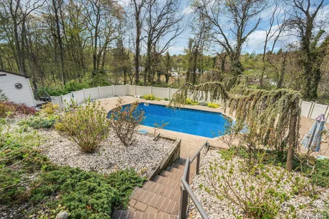 $1,299,000 | 21 Ground Pine Court, Dix Hills, NY 11746