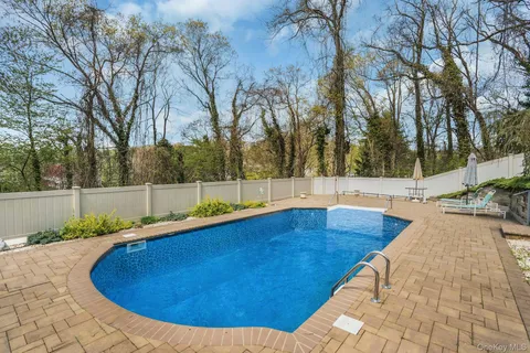 $1,299,000 | 21 Ground Pine Court, Dix Hills, NY 11746