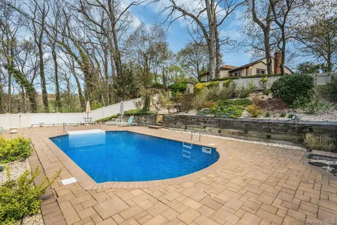 $1,299,000 | 21 Ground Pine Court, Dix Hills, NY 11746