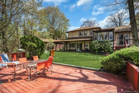 $1,299,000 | 21 Ground Pine Court, Dix Hills, NY 11746