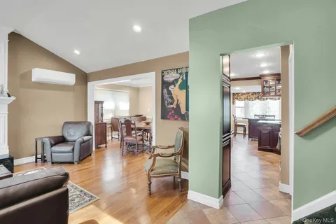 $1,299,000 | 21 Ground Pine Court, Dix Hills, NY 11746