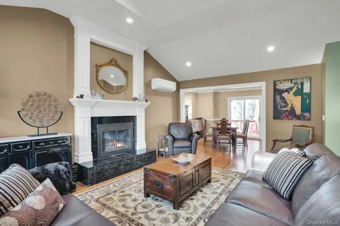 $1,299,000 | 21 Ground Pine Court, Dix Hills, NY 11746