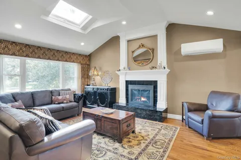 $1,299,000 | 21 Ground Pine Court, Dix Hills, NY 11746