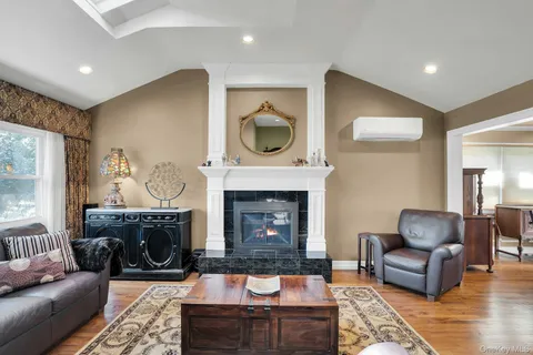 $1,299,000 | 21 Ground Pine Court, Dix Hills, NY 11746