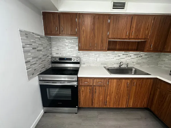 $1,900 | 23 Southeast 12th Street, Unit 103, Dania Beach, FL 33004