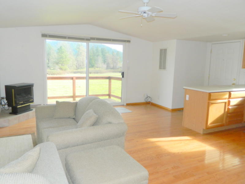 5208 Fish Hatchery Road Grants Pass, OR 97527 - Photo 25 of 44 ADU LIving Room