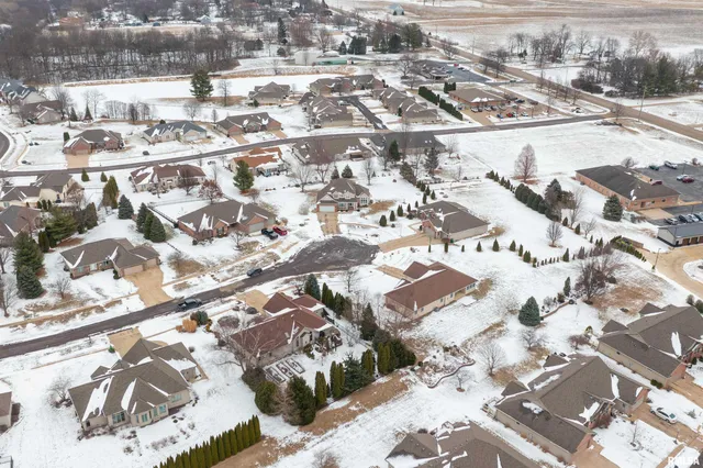 $339,900 | 200 Dogwood Lane, Pekin, IL 61554