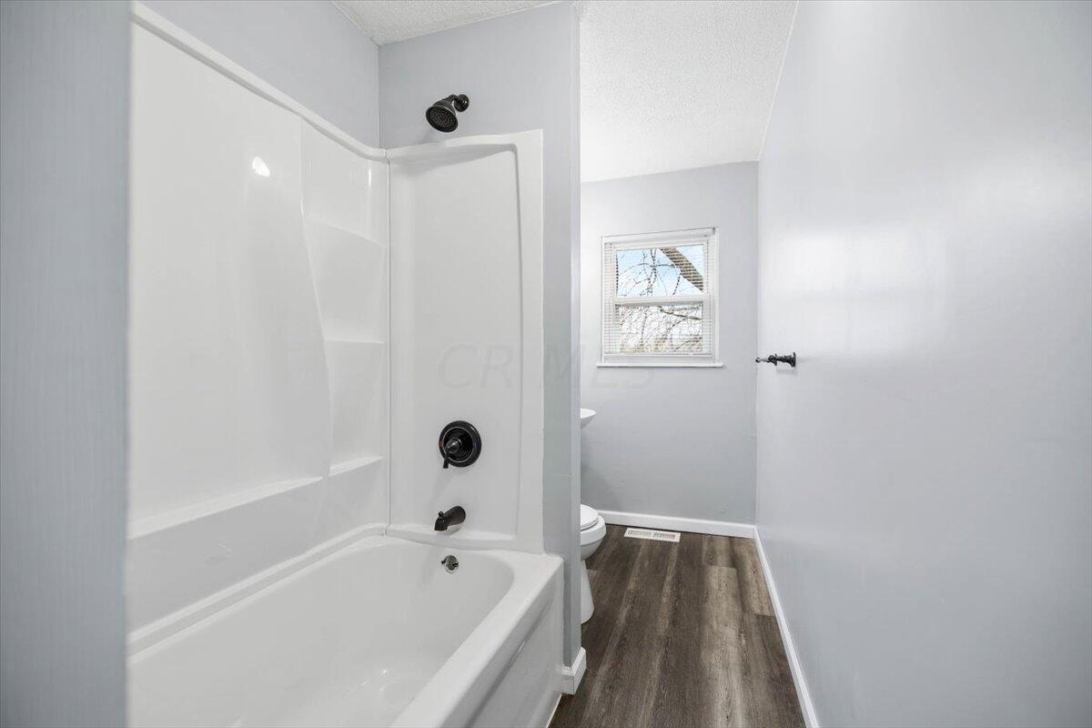 5226 Edgeview Road Columbus, OH 43207 - Photo 17 of 25 16-Bathroom-5226 Edgeview Rd -014
