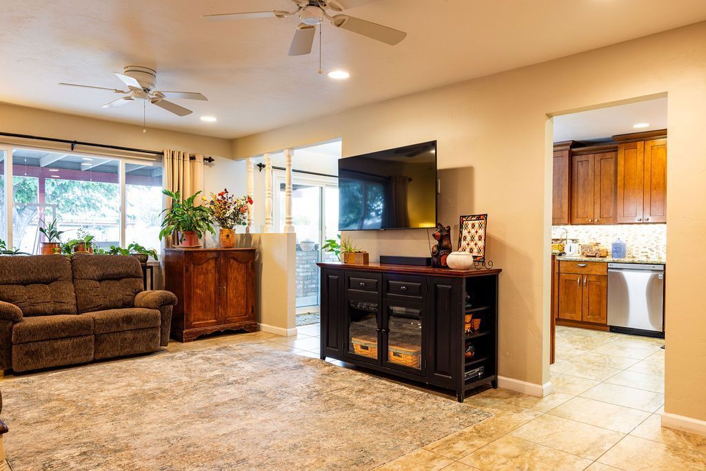 304 West Perdew Avenue Ridgecrest, CA 93555 - Photo 6 of 28