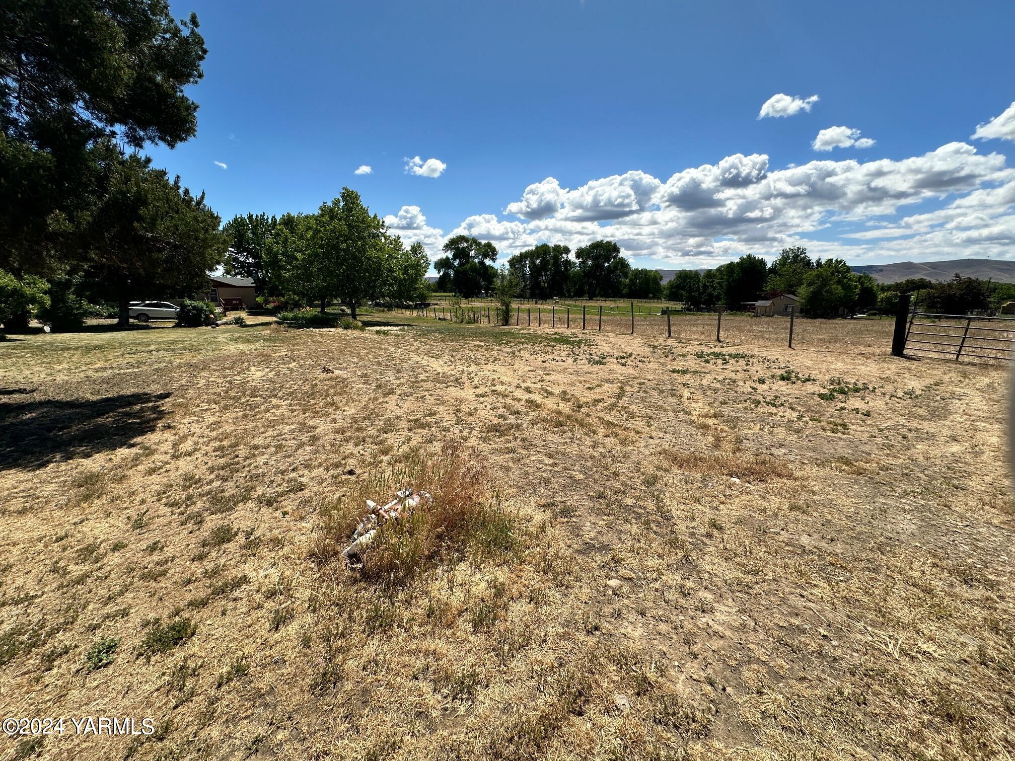 1131 County Line Road Grandview, WA 98930 - Photo 11 of 11 a view of outdoor space with swimming pool