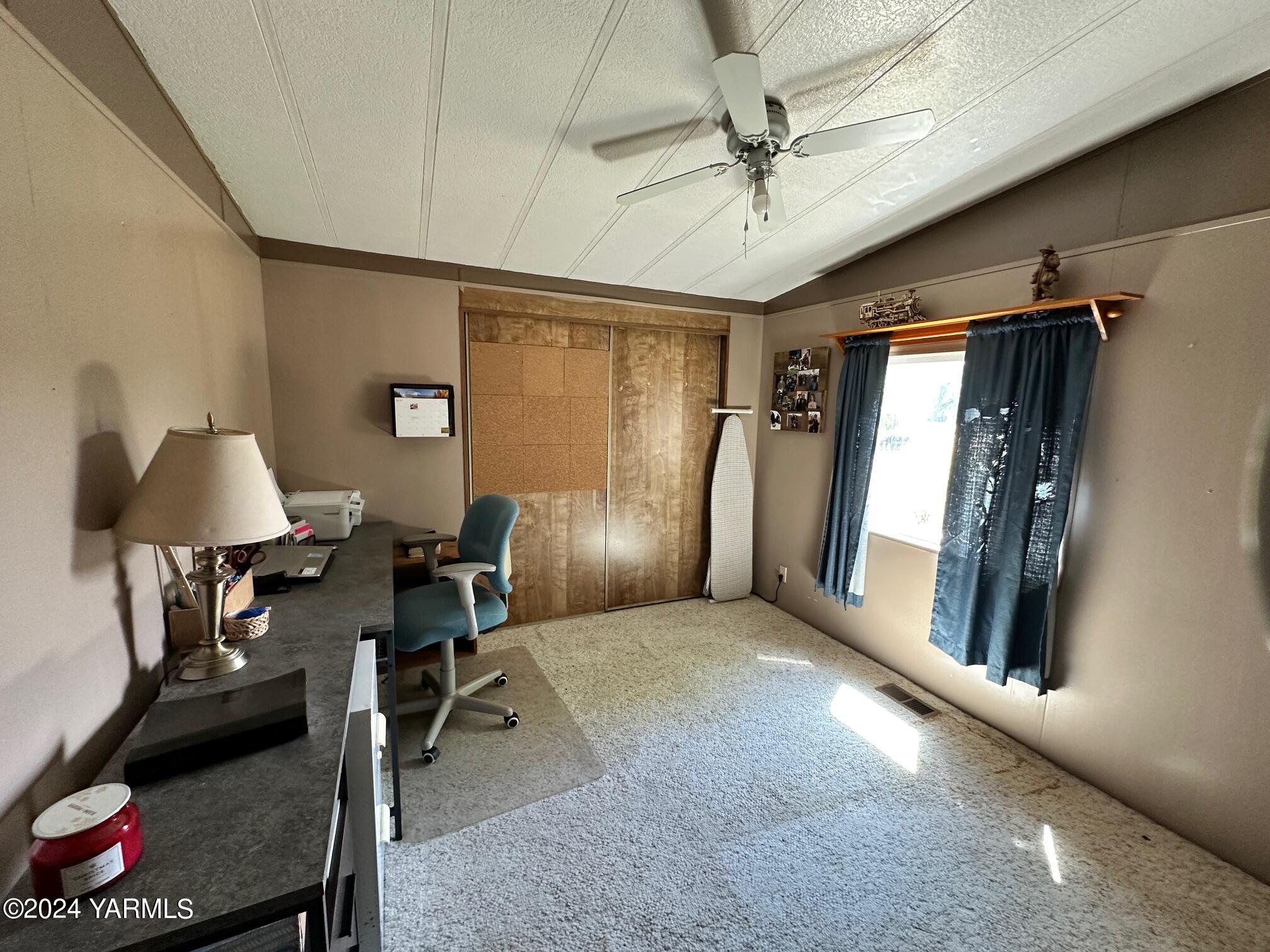 1131 County Line Road Grandview, WA 98930 - Photo 5 of 11 a livingroom with furniture and a ceiling fan