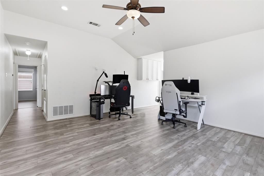14037 Fontana Road Fort Worth, TX 76262 - Photo 23 of 40