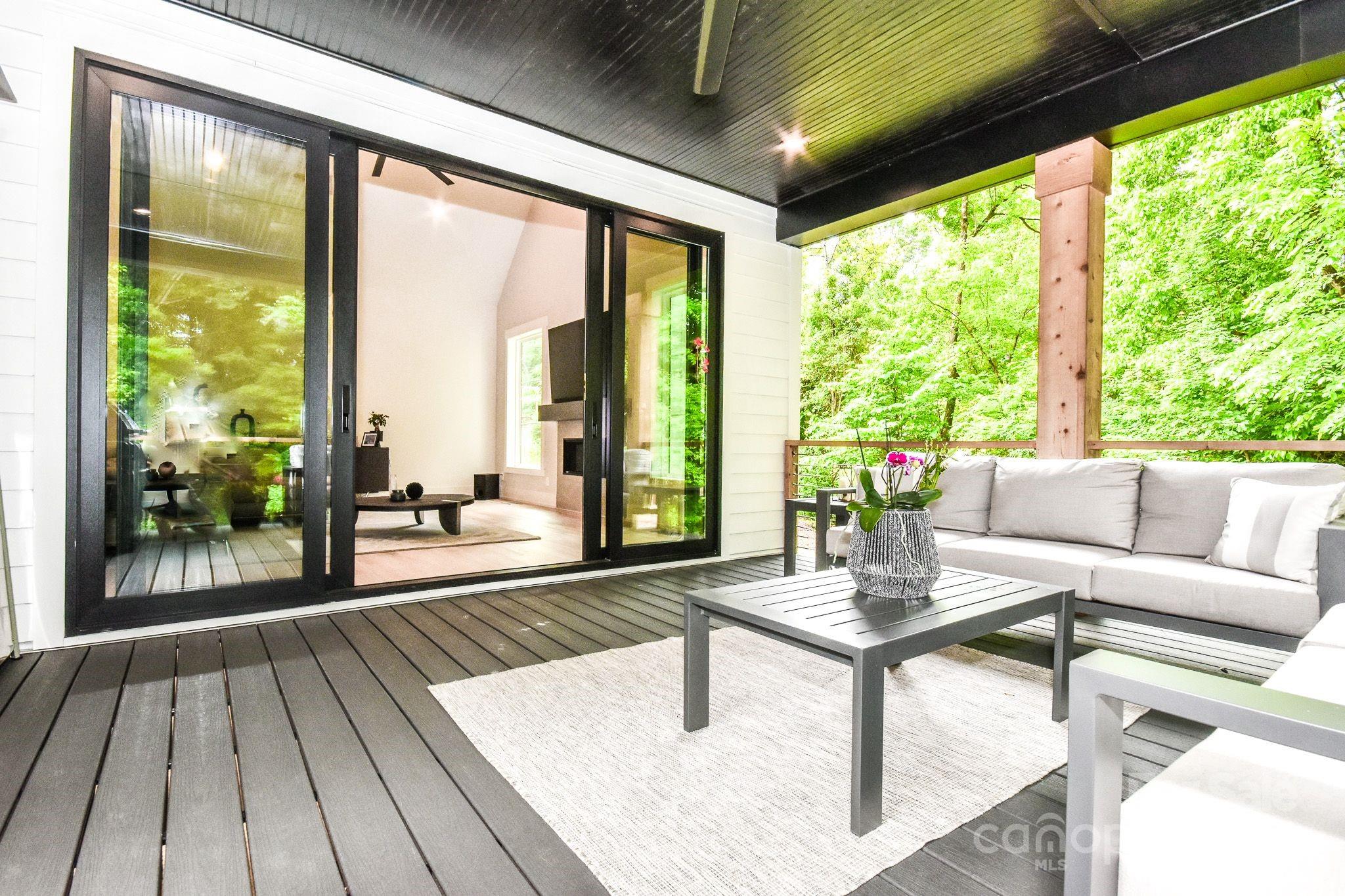 322 Mountainview Drive Charlotte, NC 28270 - Photo 20 of 47 a living room with a large window