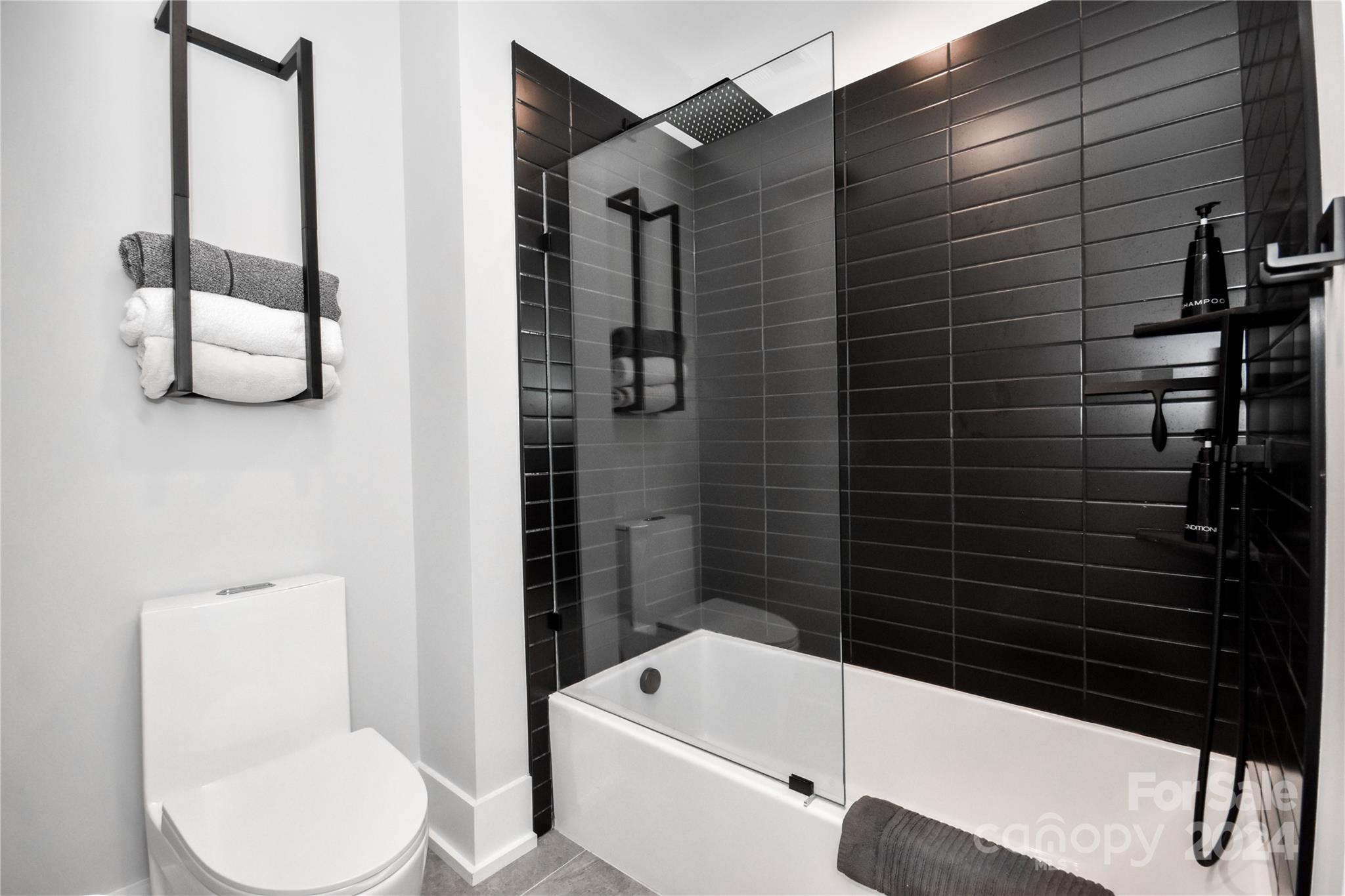 322 Mountainview Drive Charlotte, NC 28270 - Photo 40 of 47 a bathroom with a toilet a sink and bathtub