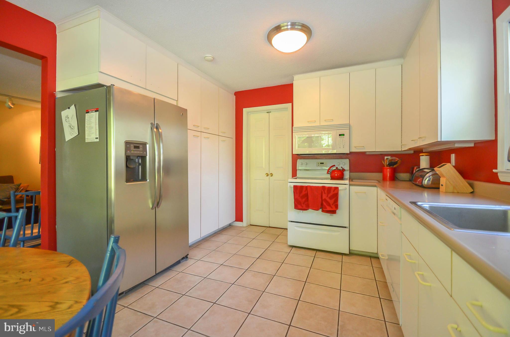 2 Raisin Tree Circle Baltimore, MD 21208 - Photo 8 of 17 Kitchen