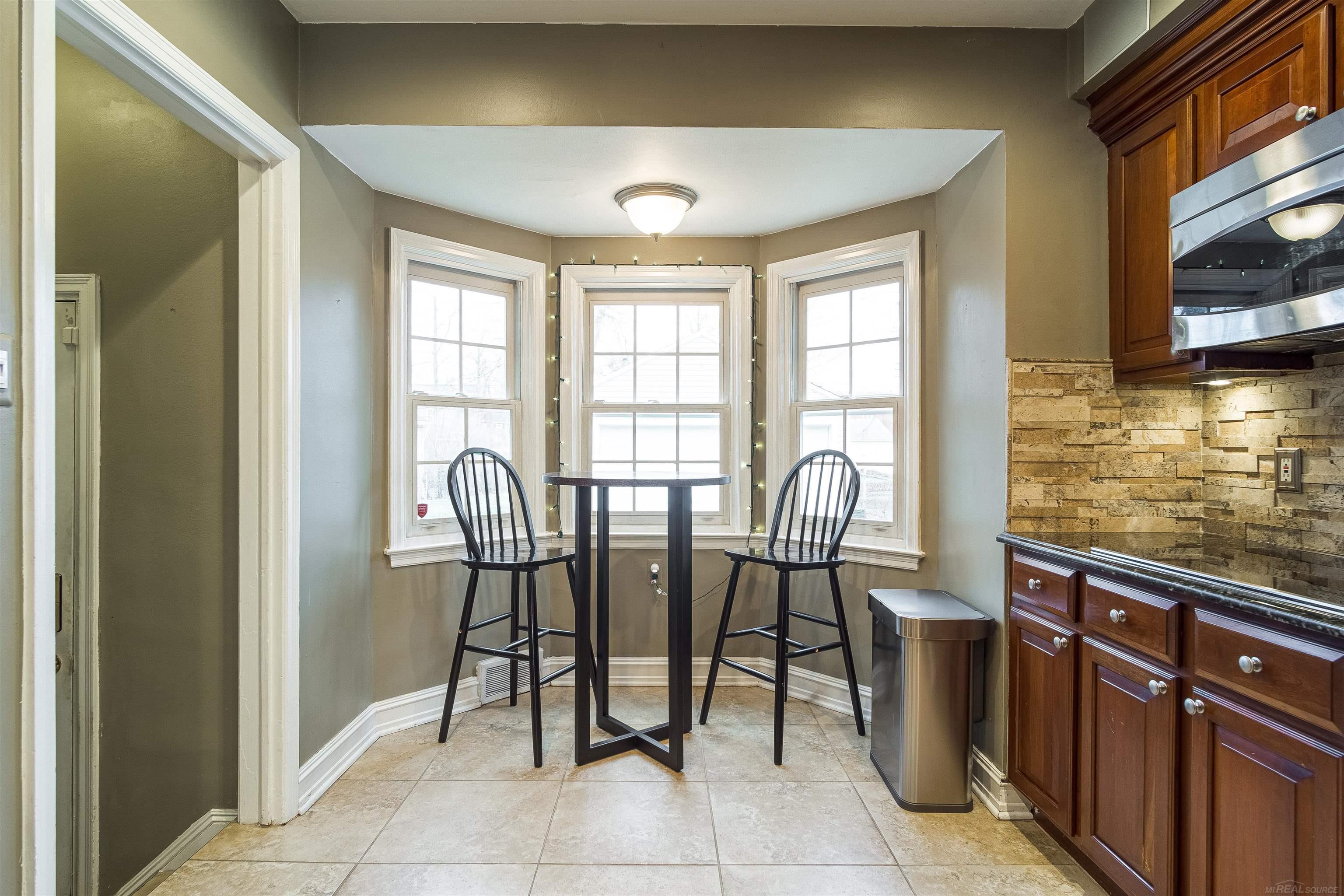 1644 Severn Road Grosse Pointe Woods, MI 48236 - Photo 22 of 45