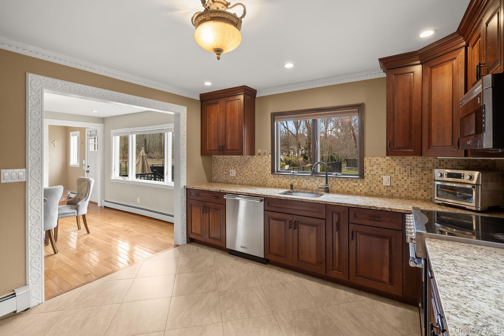 431 Woodbury Road Cold Spring Harbor, NY 11724 - Photo 12 of 26