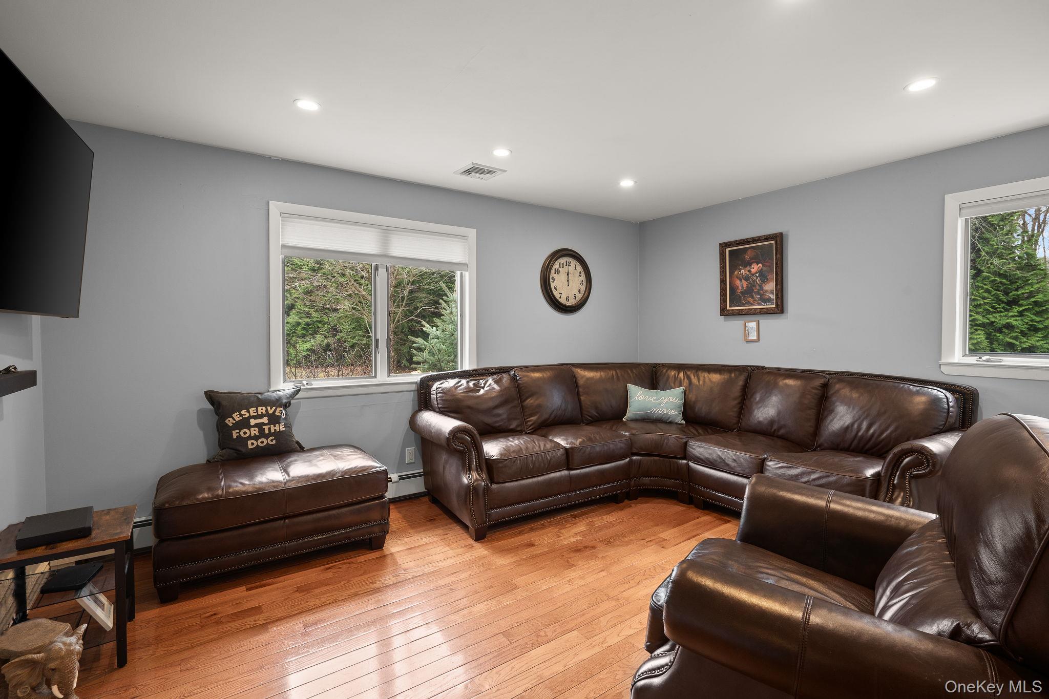 431 Woodbury Road Cold Spring Harbor, NY 11724 - Photo 12 of 24