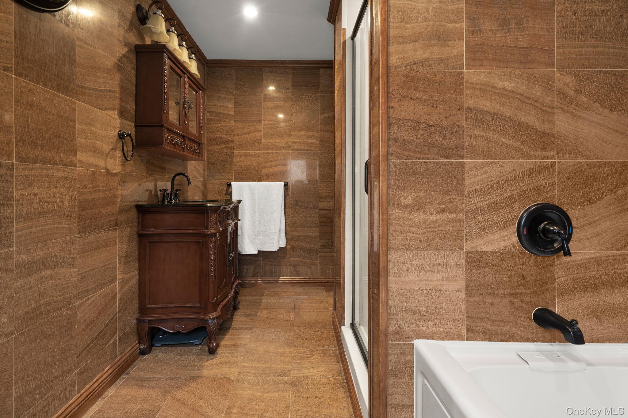 431 Woodbury Road Cold Spring Harbor, NY 11724 - Photo 15 of 26