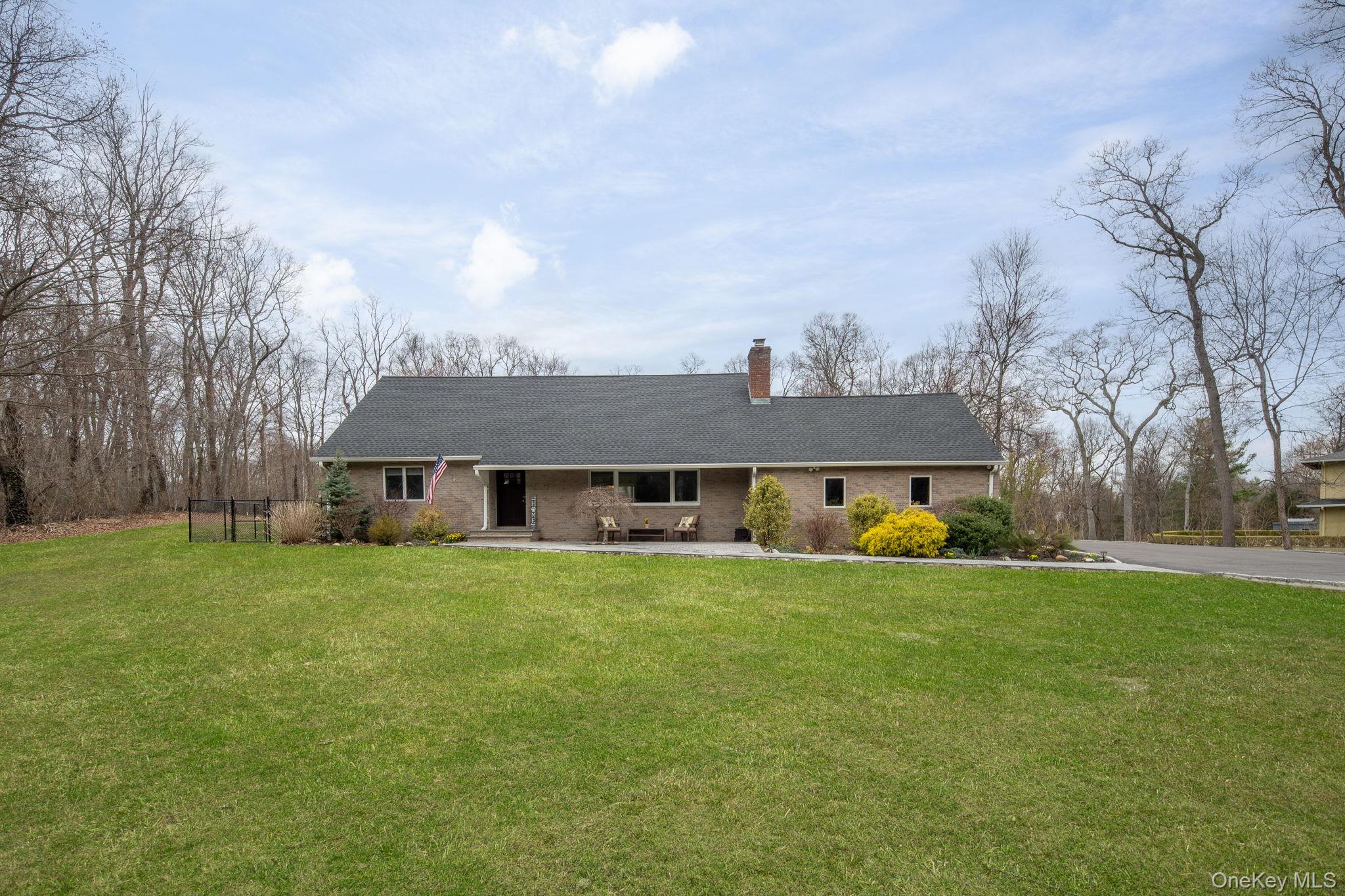 431 Woodbury Road Cold Spring Harbor, NY 11724 - Photo 2 of 26