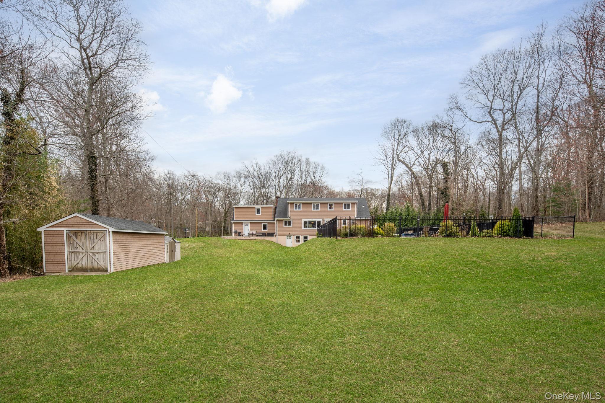 431 Woodbury Road Cold Spring Harbor, NY 11724 - Photo 23 of 24