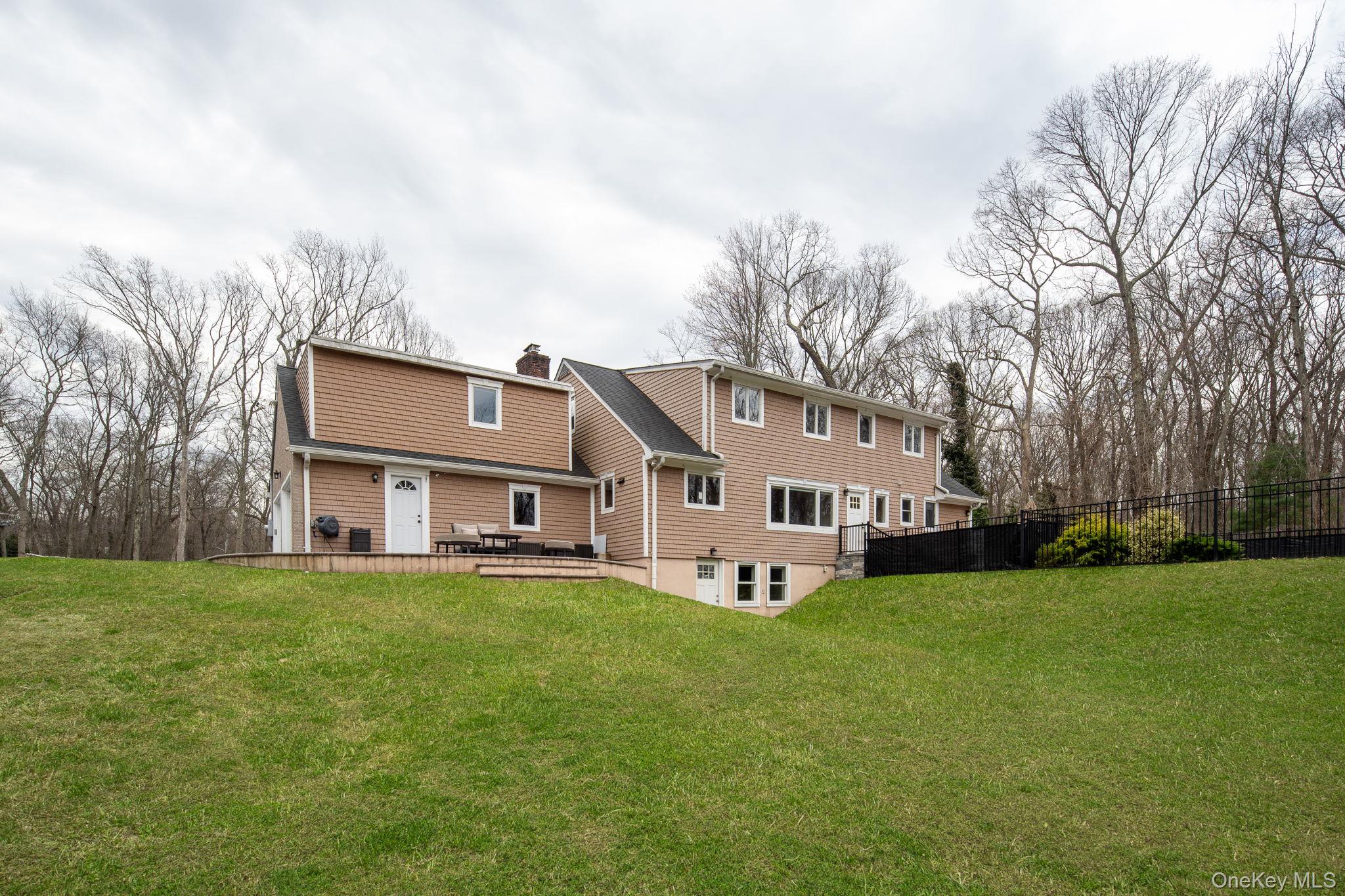 431 Woodbury Road Cold Spring Harbor, NY 11724 - Photo 24 of 26