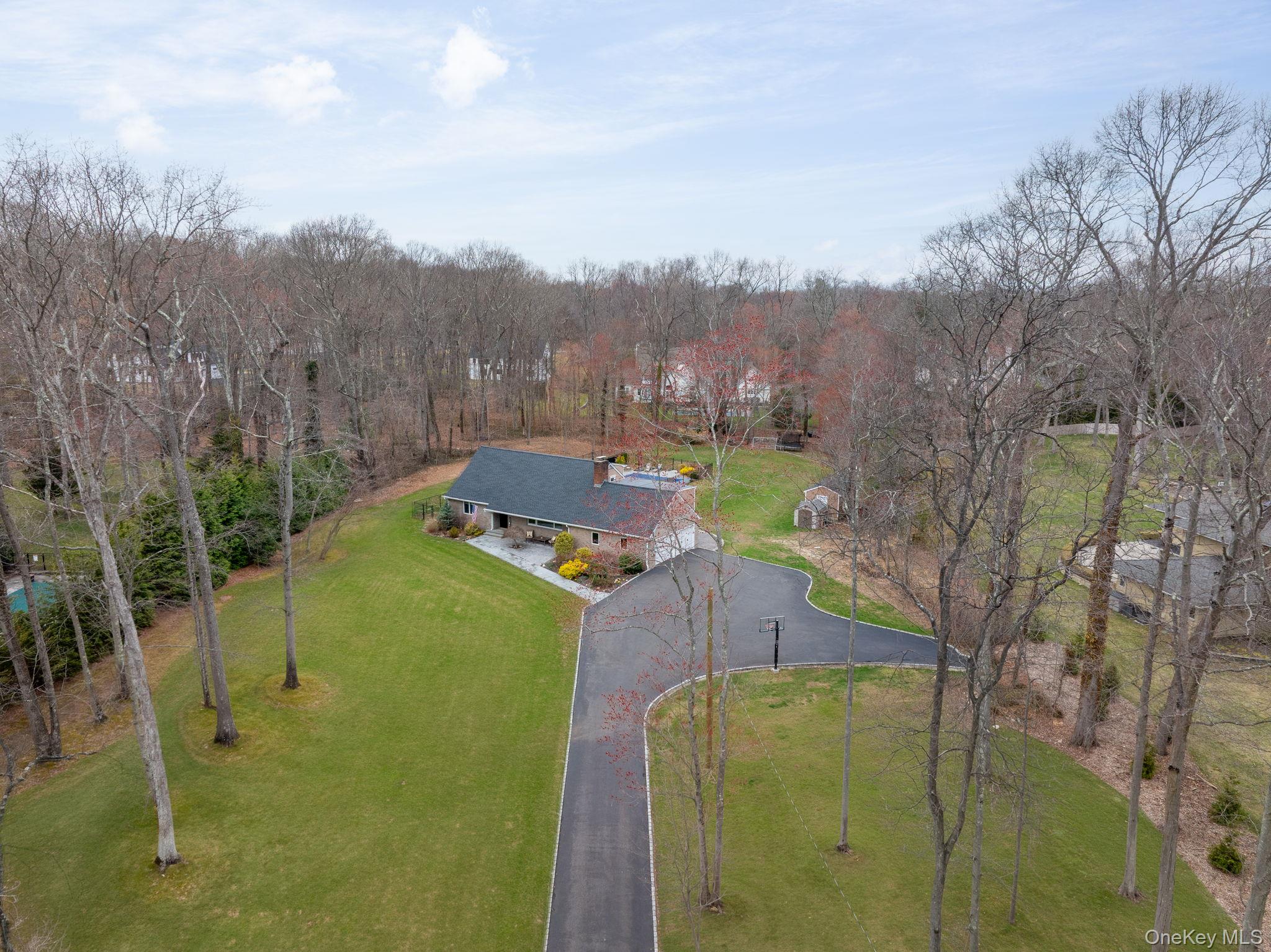 431 Woodbury Road Cold Spring Harbor, NY 11724 - Photo 3 of 26