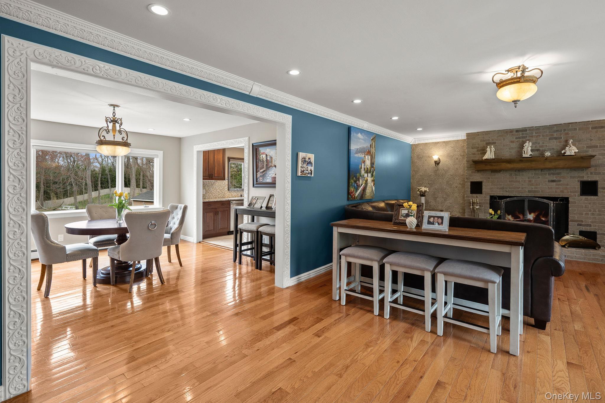 431 Woodbury Road Cold Spring Harbor, NY 11724 - Photo 4 of 24